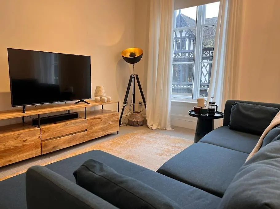 Modern Apartment Within Historic Chester City Walls